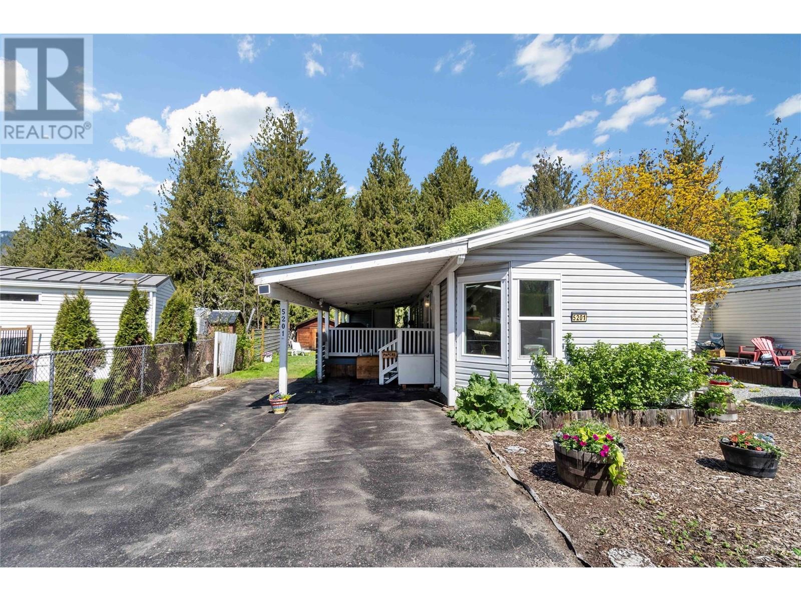 5201 67 Avenue NE, canoe, British Columbia