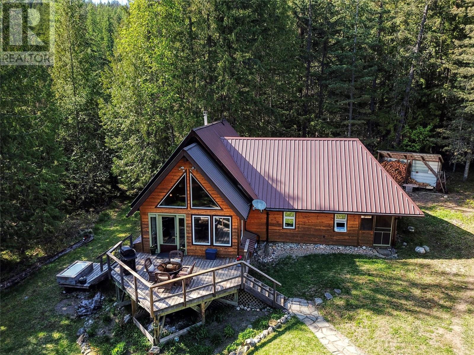 16317 Cedar Road, crawford bay, British Columbia