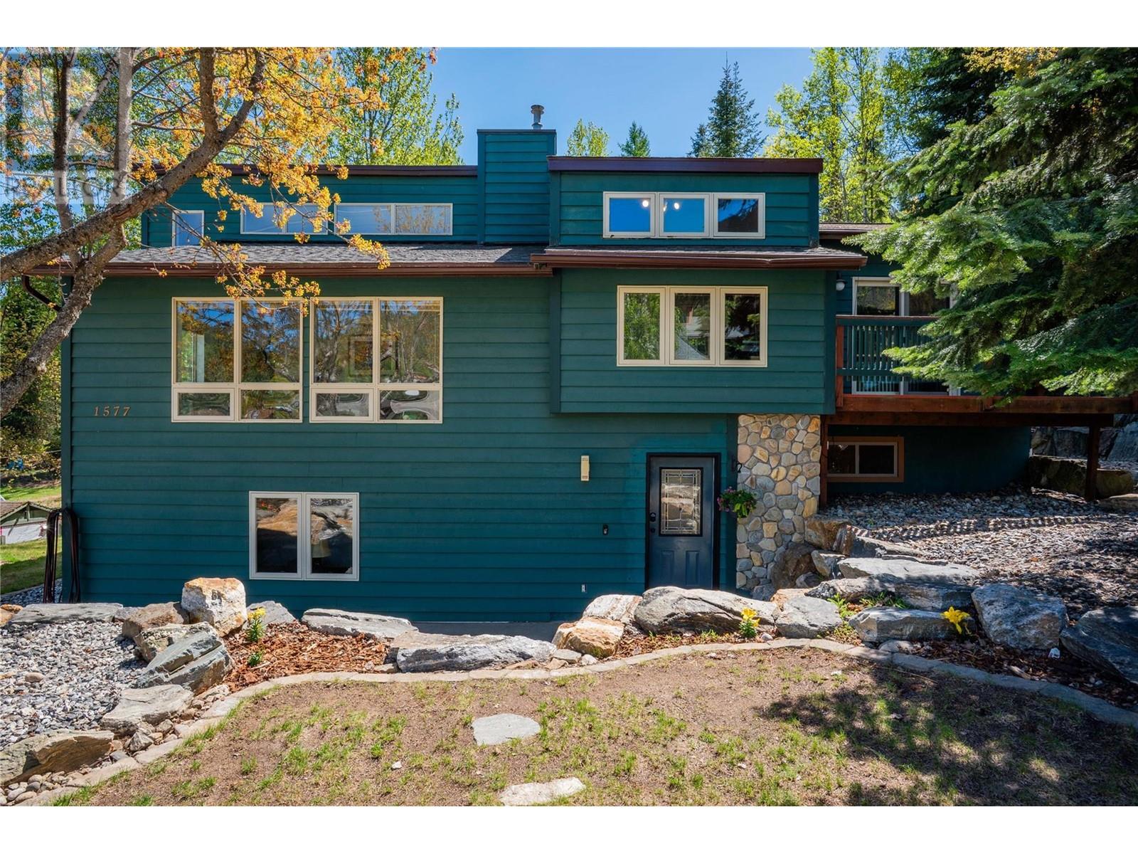 1577 Victoria Avenue, rossland, British Columbia