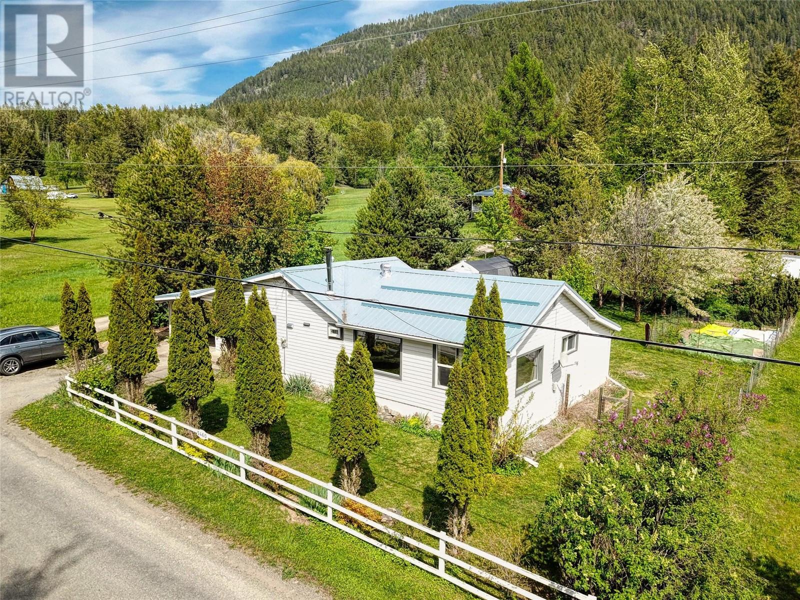 5460 Whimster Road, canyon, British Columbia