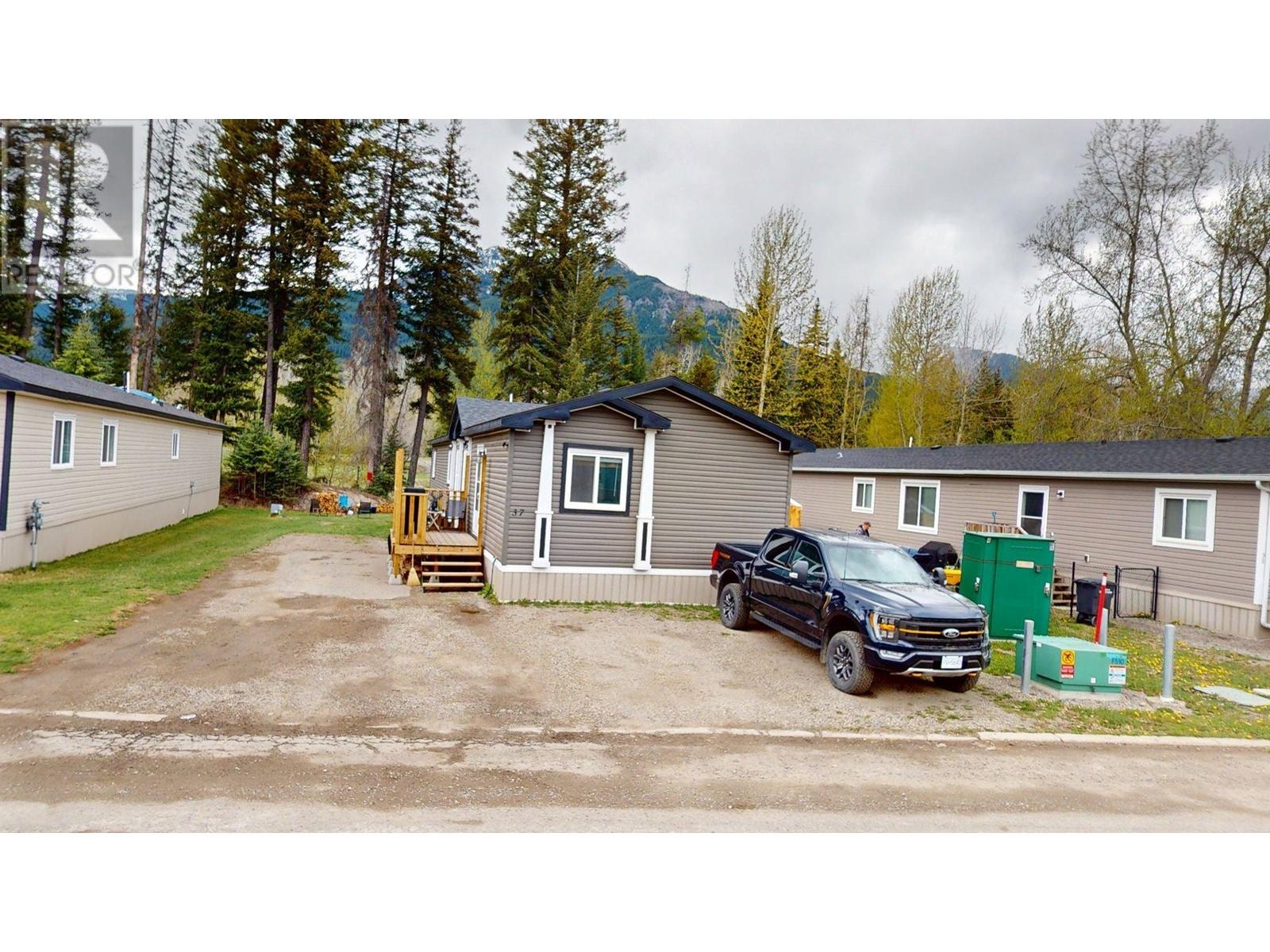 37 WILDERNESS  WAY Heights, elkford, British Columbia