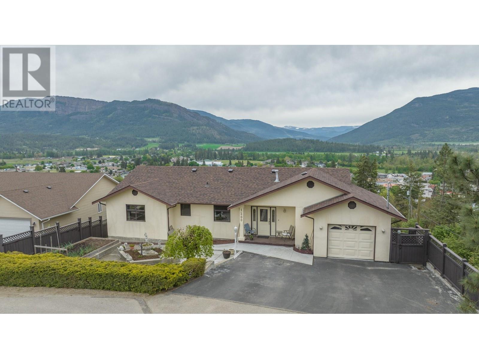 1200 Lawes Street, enderby, British Columbia
