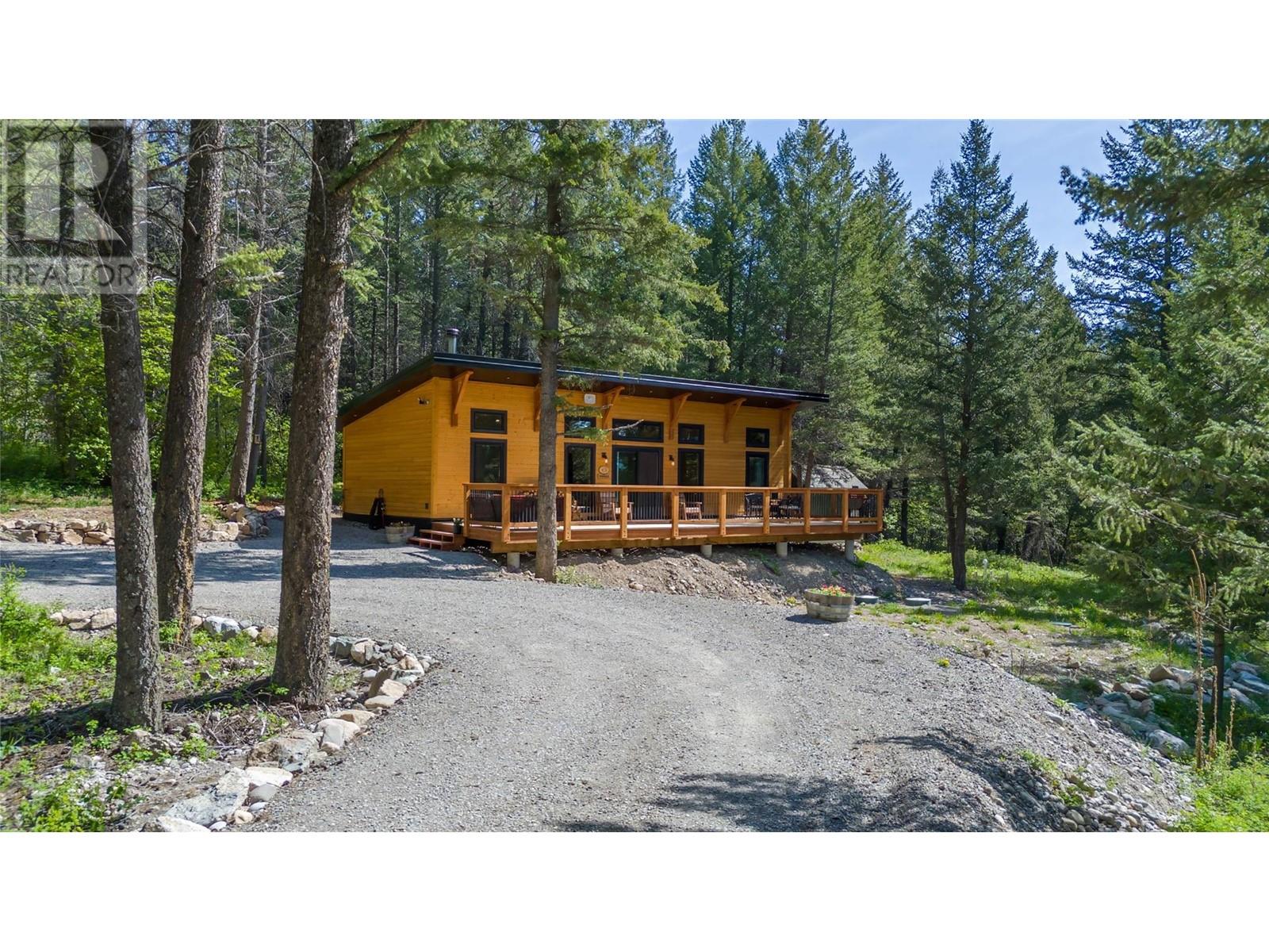 8796 North Hirtz Street, elko, British Columbia
