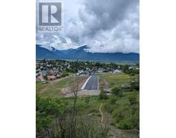 1923 McLaren Street, creston, British Columbia