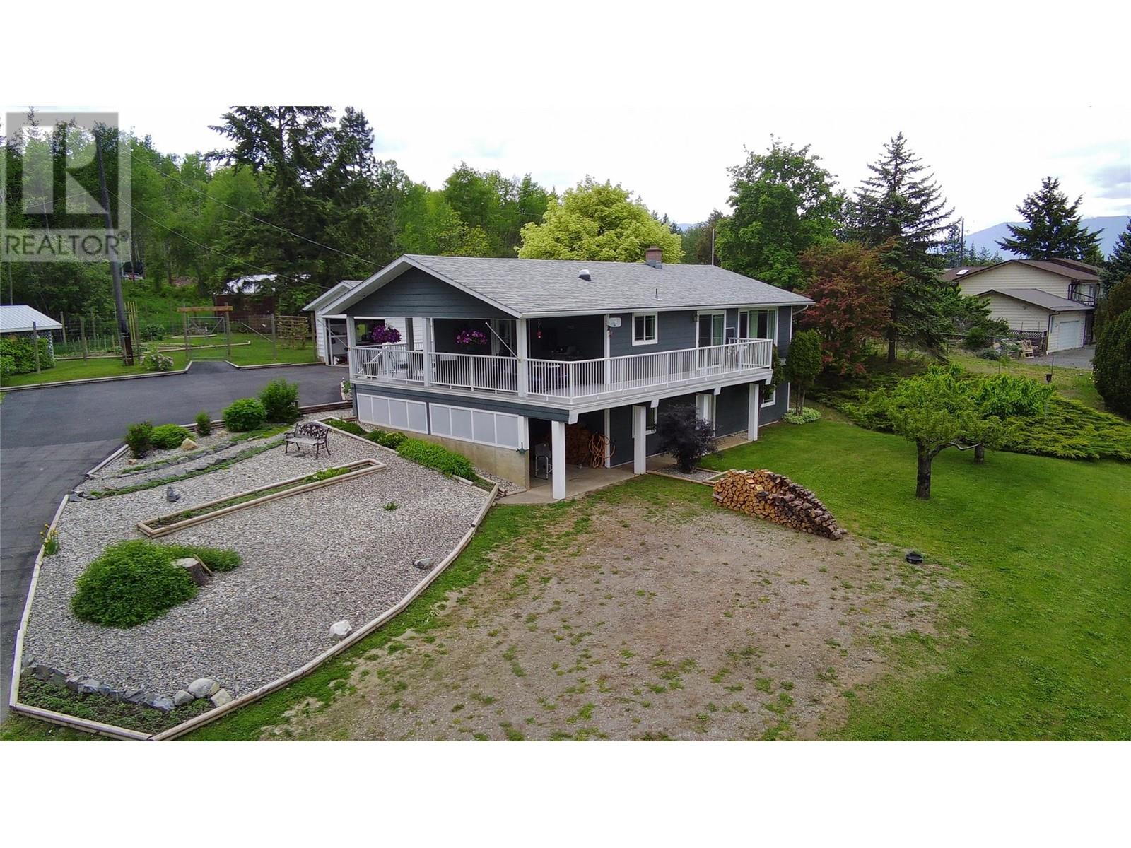 3765 Crestview RD Road, creston, British Columbia