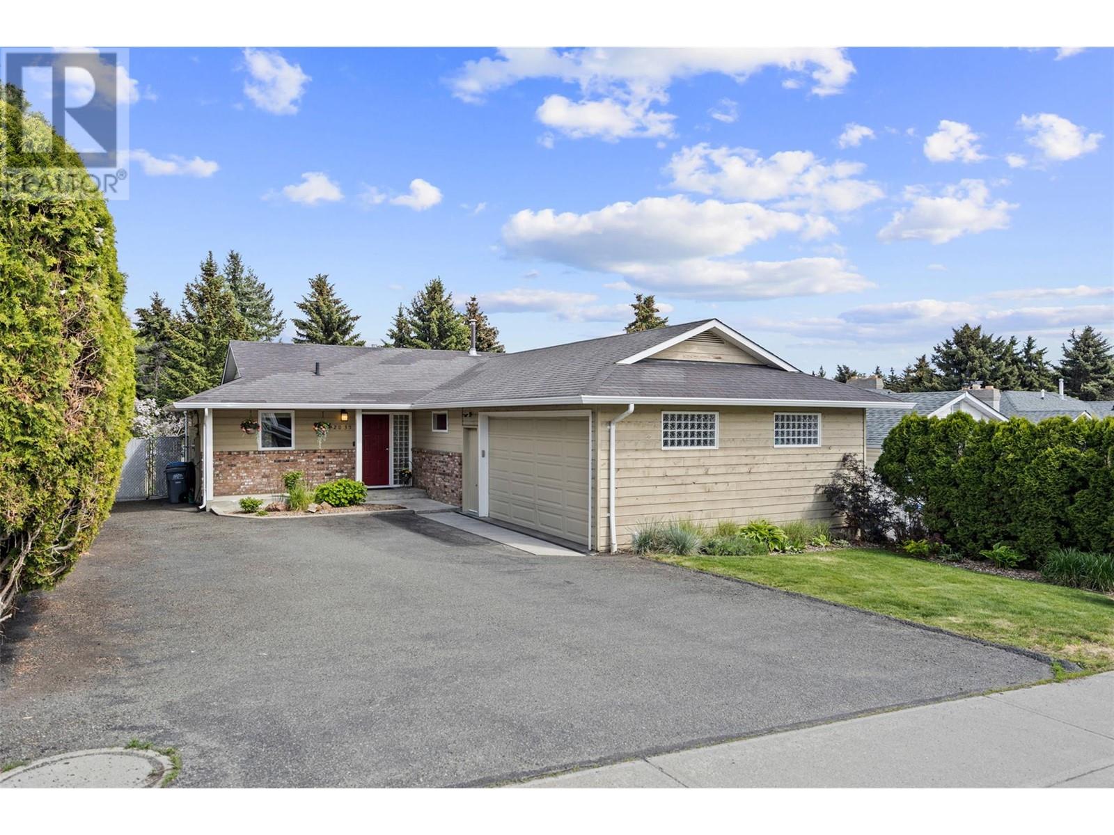 2035 MONTEITH Drive, kamloops, British Columbia