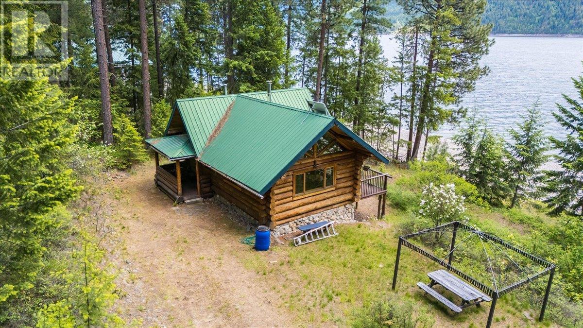 7650 Broadwater Road, deer park, British Columbia
