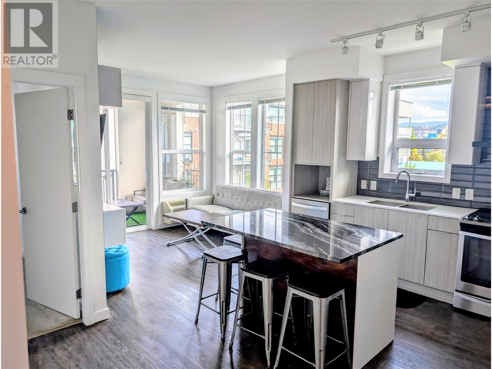 1770 Richter Street Unit# ph18, kelowna, British Columbia