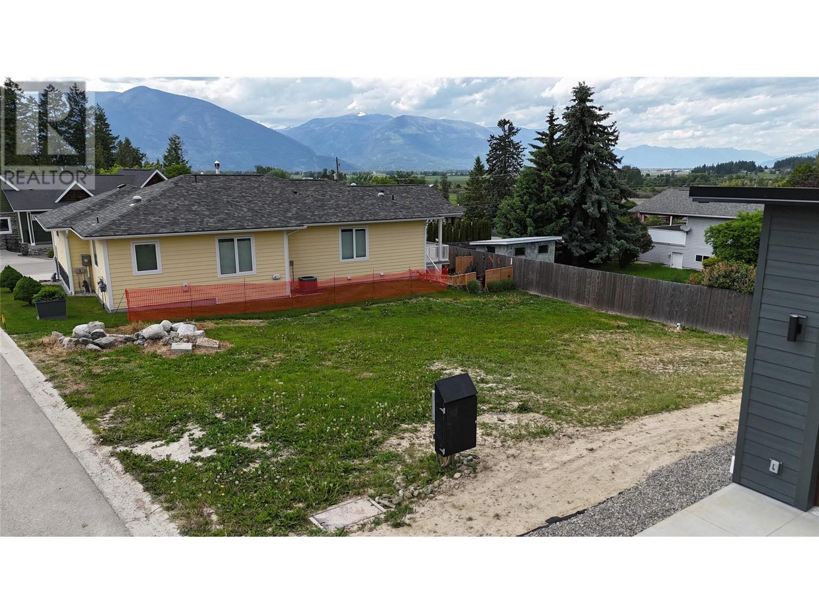 405 CANYON Street Unit# 10, creston, British Columbia