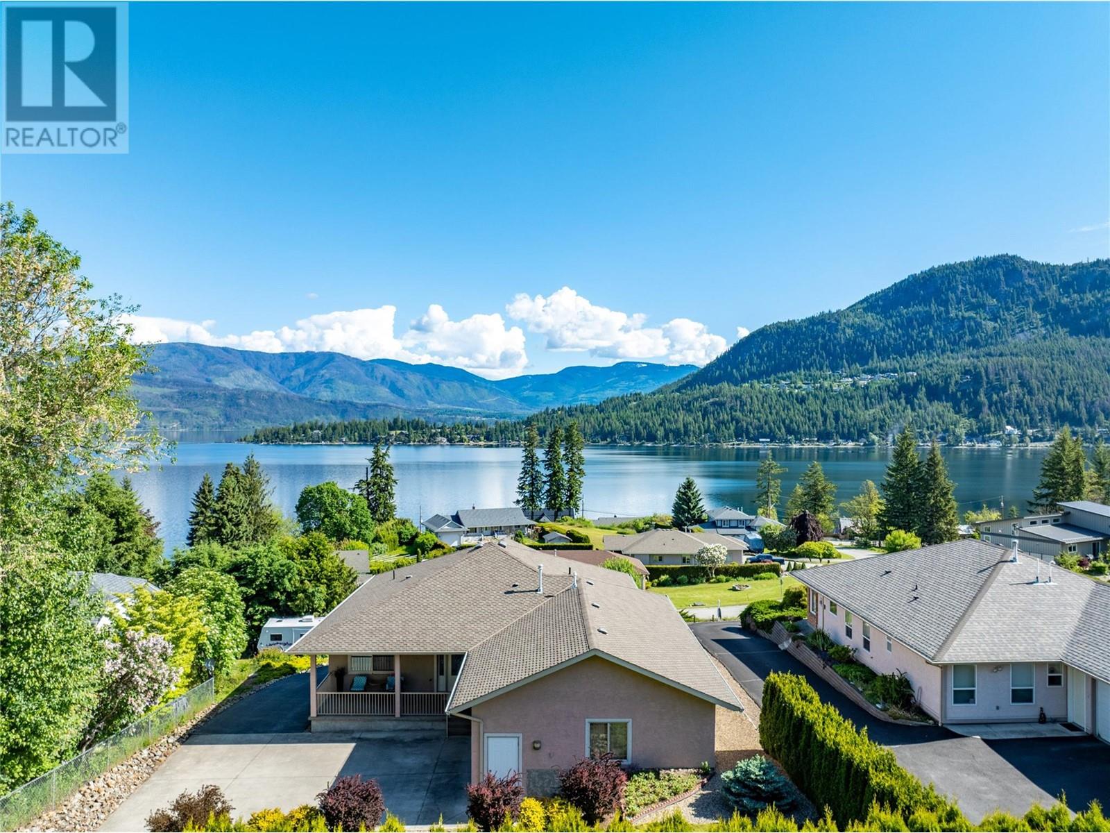 2390 Tamerac Terrace, sorrento, British Columbia