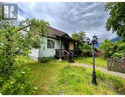 310 4th Avenue NW, nakusp, British Columbia
