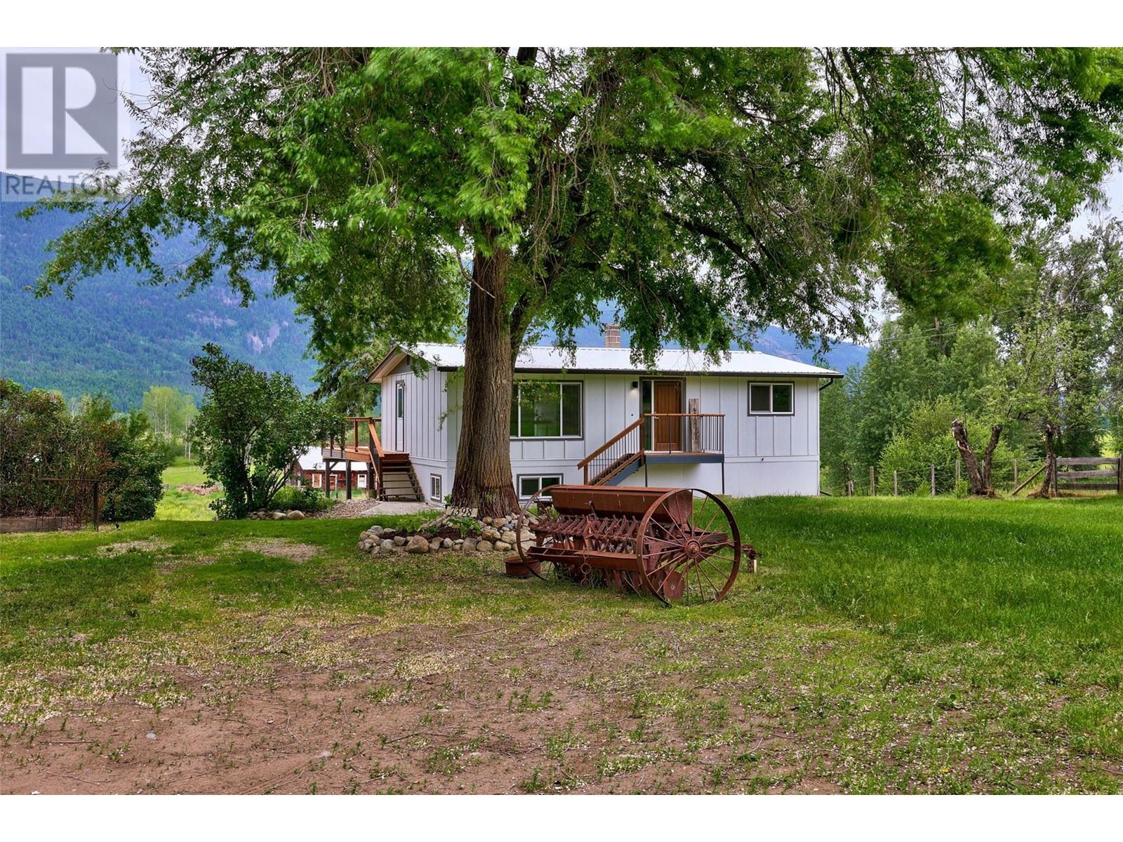 7398 YELLOWHEAD Highway S, barriere, British Columbia