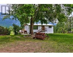 7398 YELLOWHEAD Highway S, barriere, British Columbia