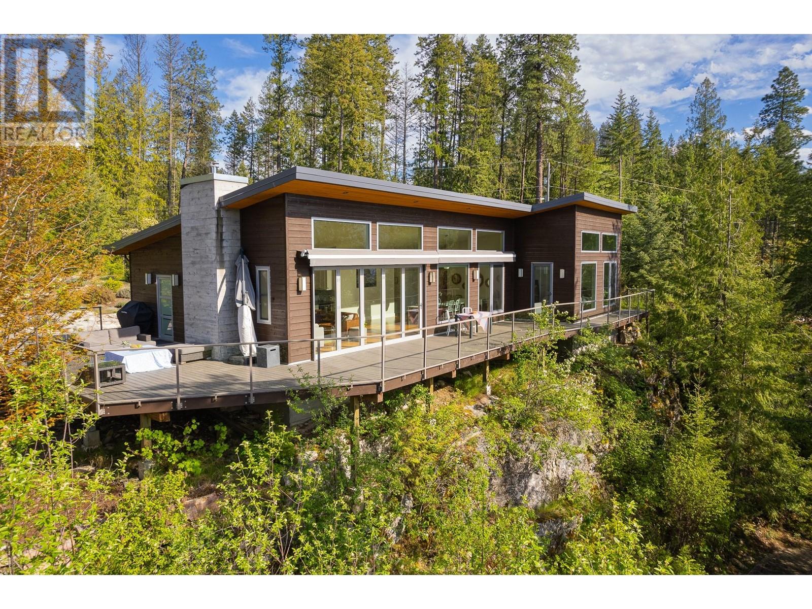 17246 PILOT BAY Road, crawford bay, British Columbia
