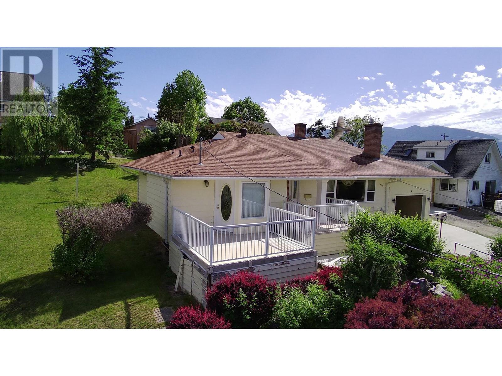 911 Ibbitson Street, creston, British Columbia