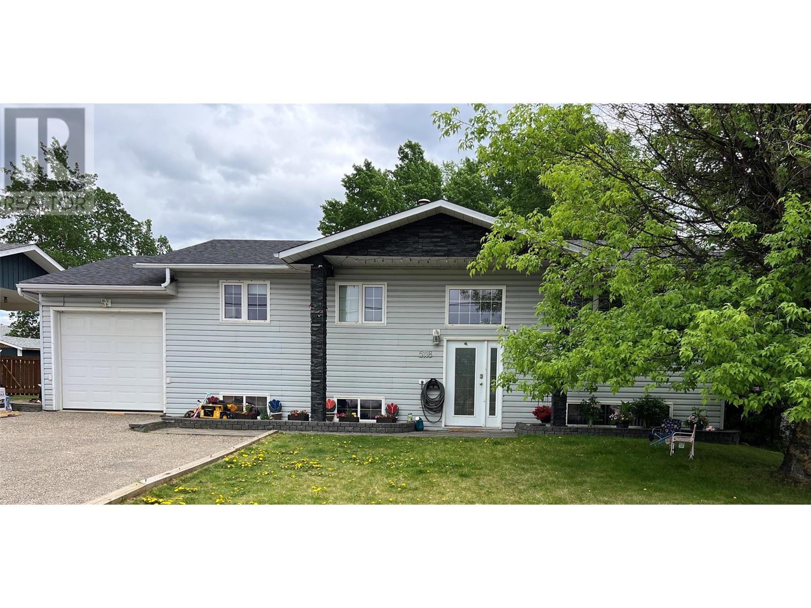 5118 43A Street NE, chetwynd, British Columbia