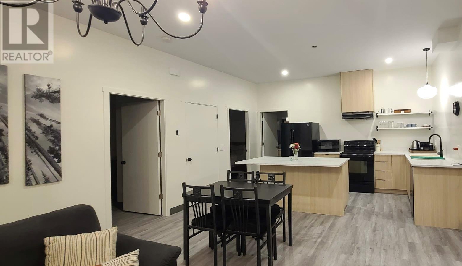 6074 Jackson Crescent, peachland, British Columbia