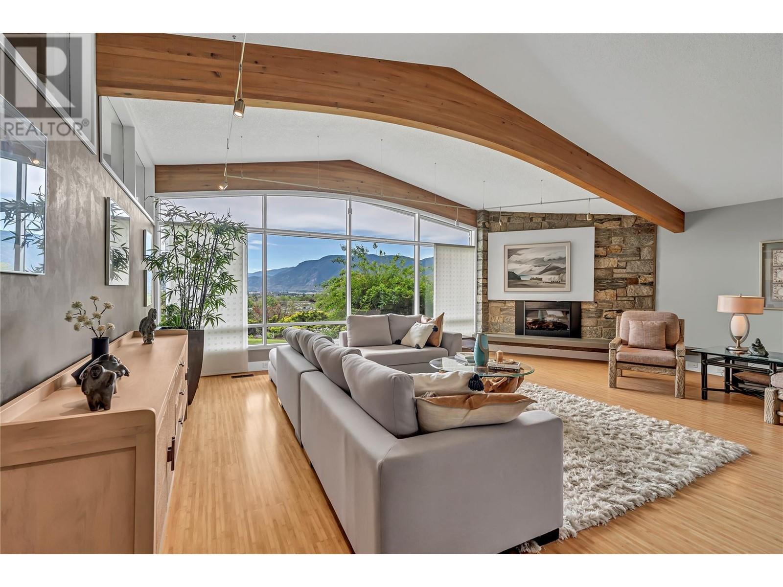 950 Creekside Road, penticton, British Columbia