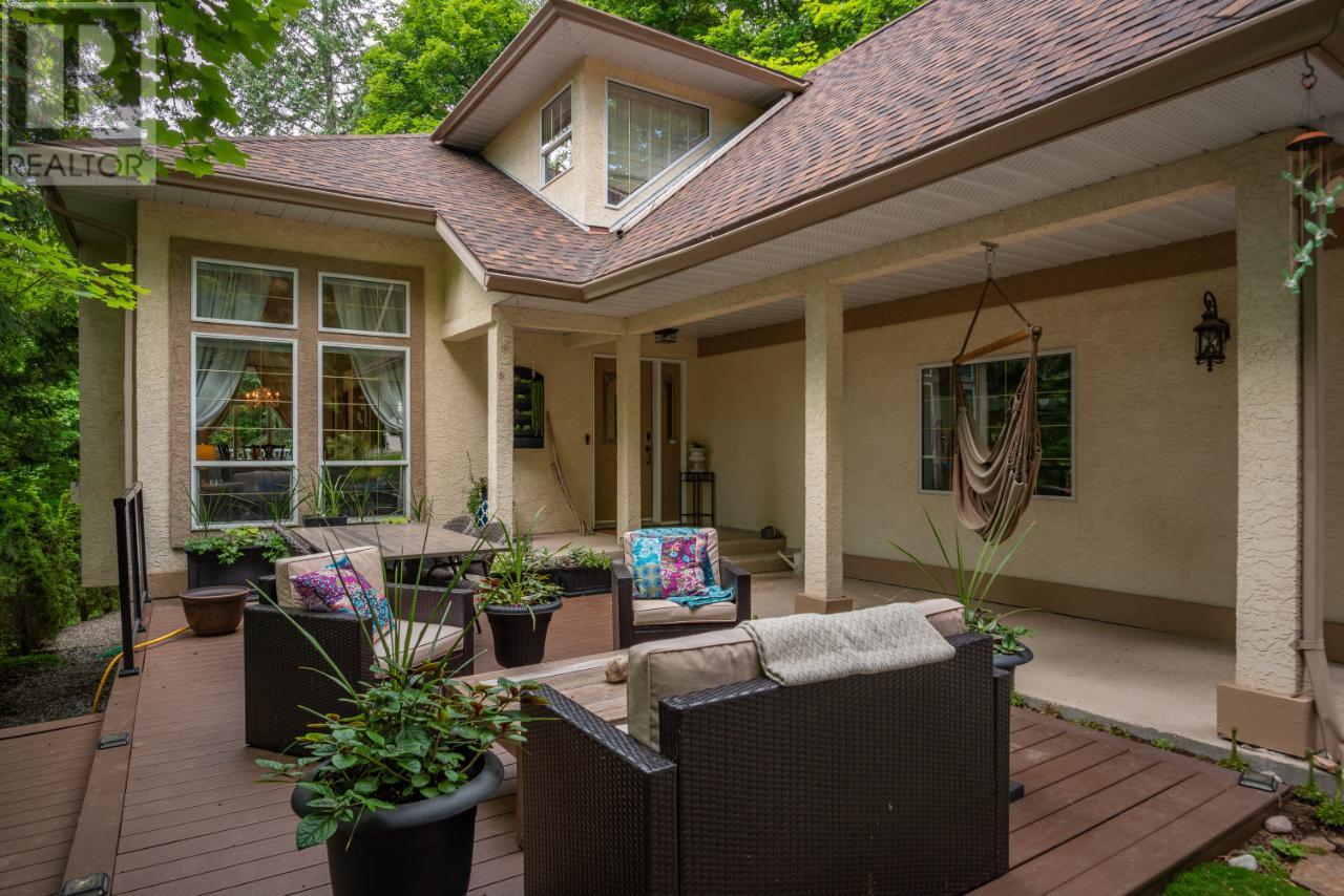 1611 PARK Street, rossland, British Columbia