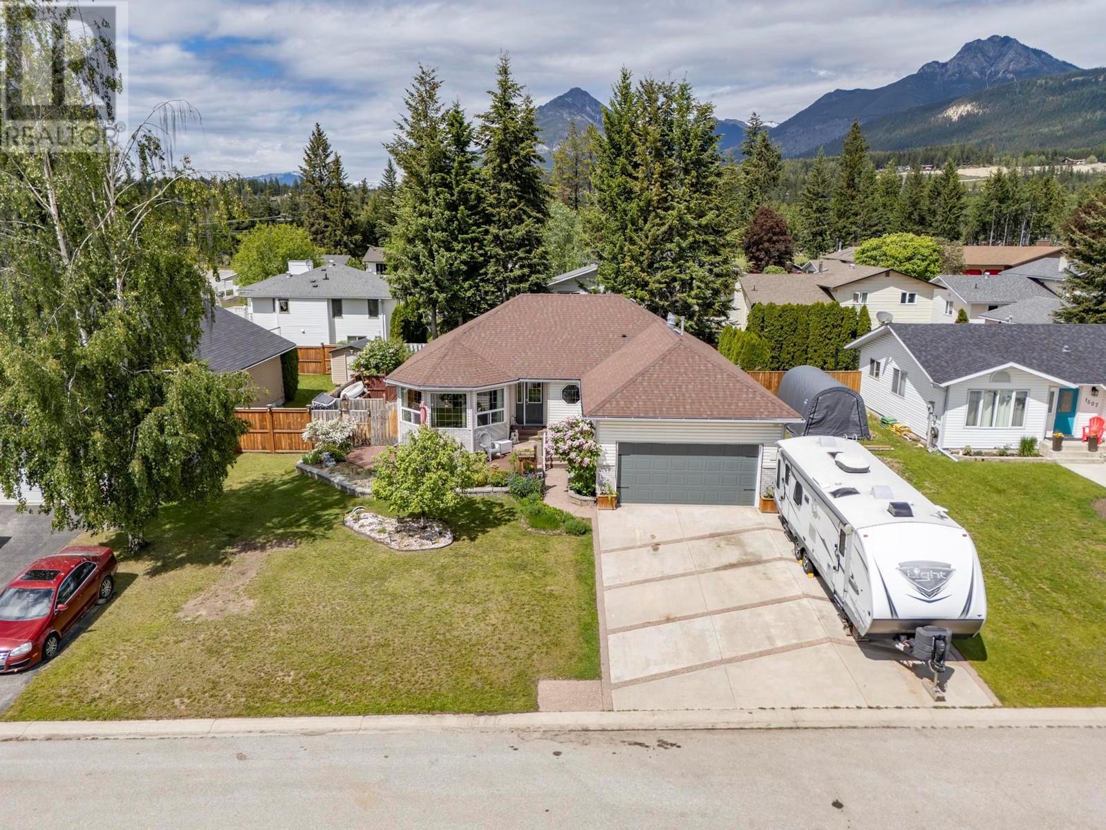 1505 Cedar Street, golden, British Columbia