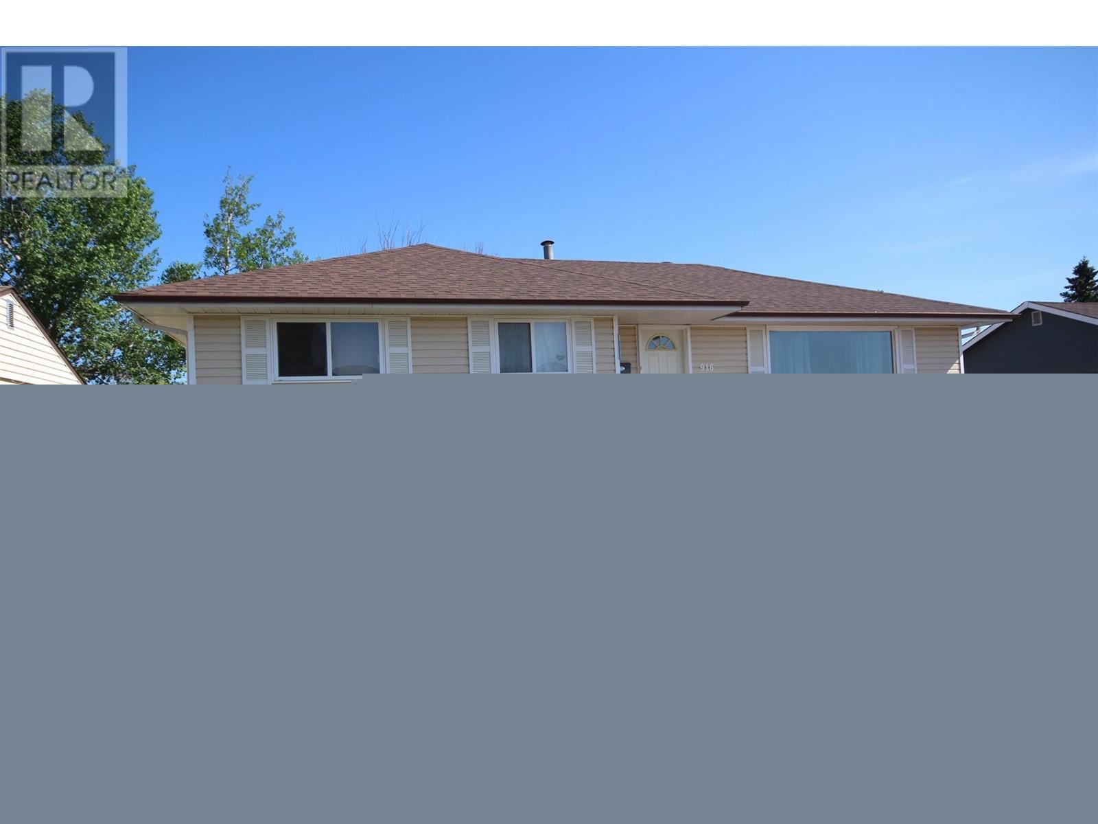916 112 Avenue, dawson creek, British Columbia