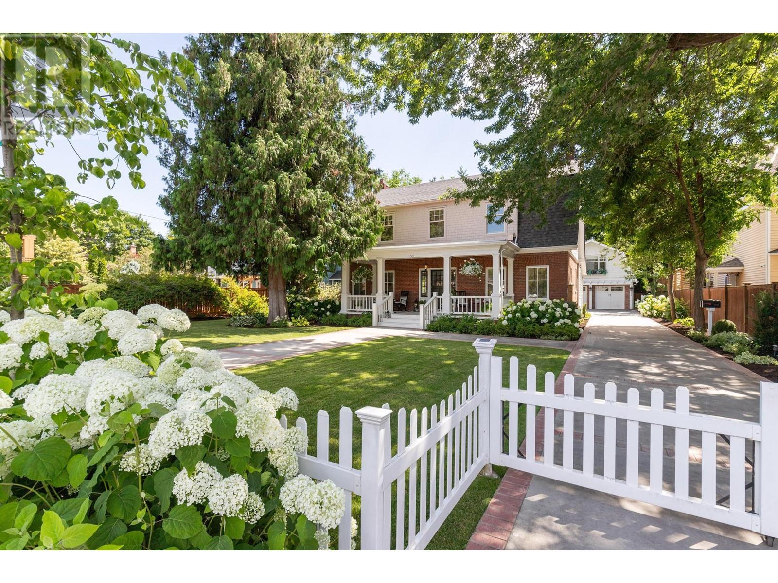 1001 Lawrence Avenue, kelowna, British Columbia