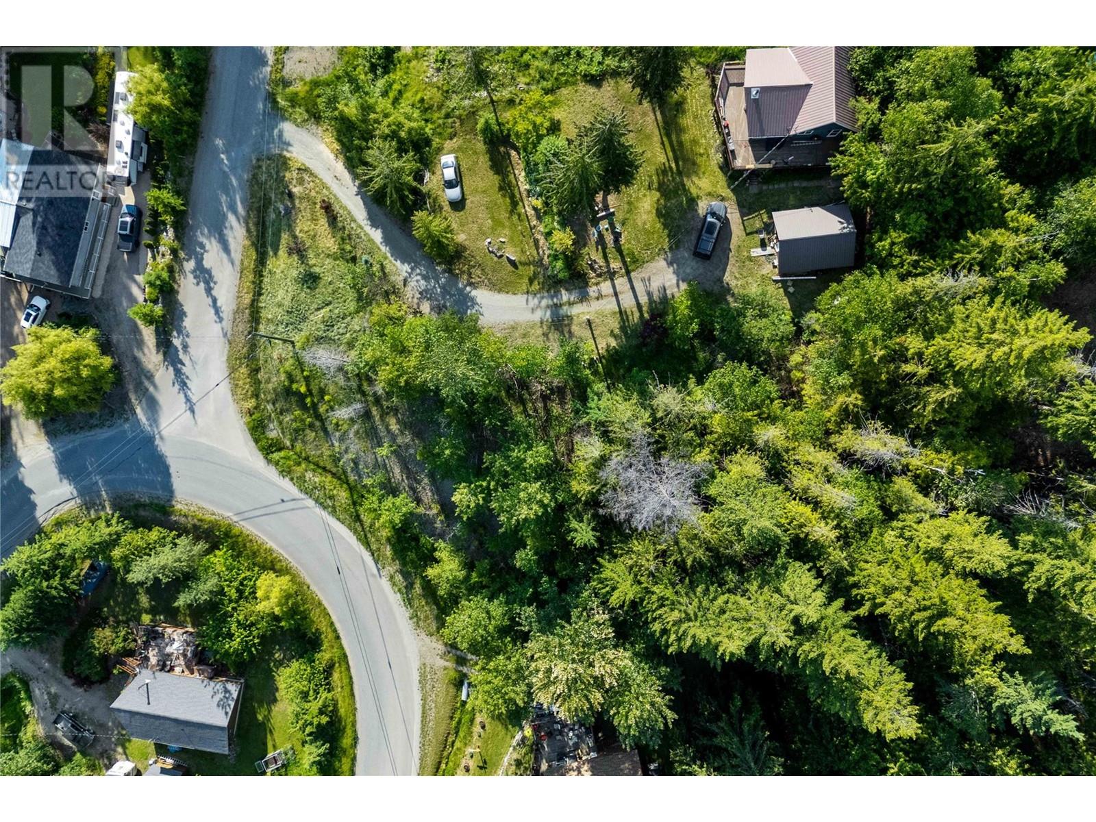 7227 Estate Drive, anglemont, British Columbia