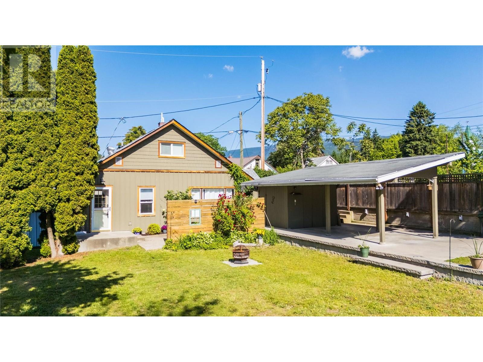 412 7TH Avenue, castlegar, British Columbia