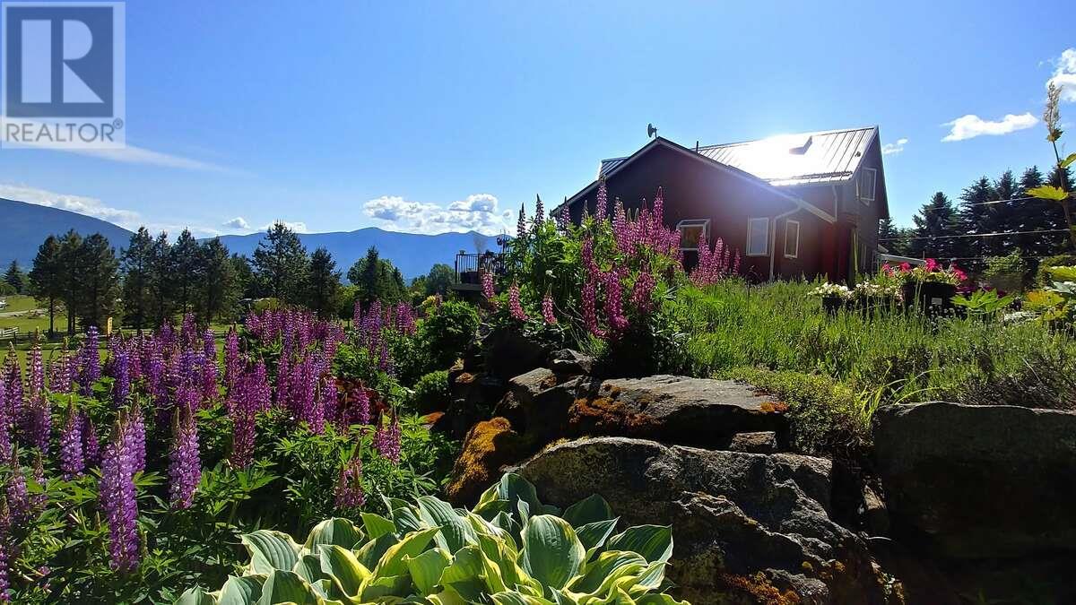 1067 SIMMONS Road, creston, British Columbia