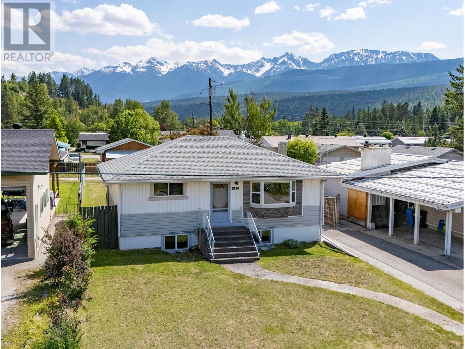 1210 12th Street S, golden, British Columbia