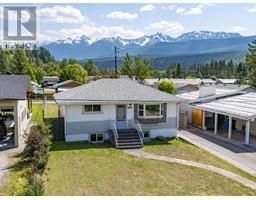 1210 12th Street S, golden, British Columbia
