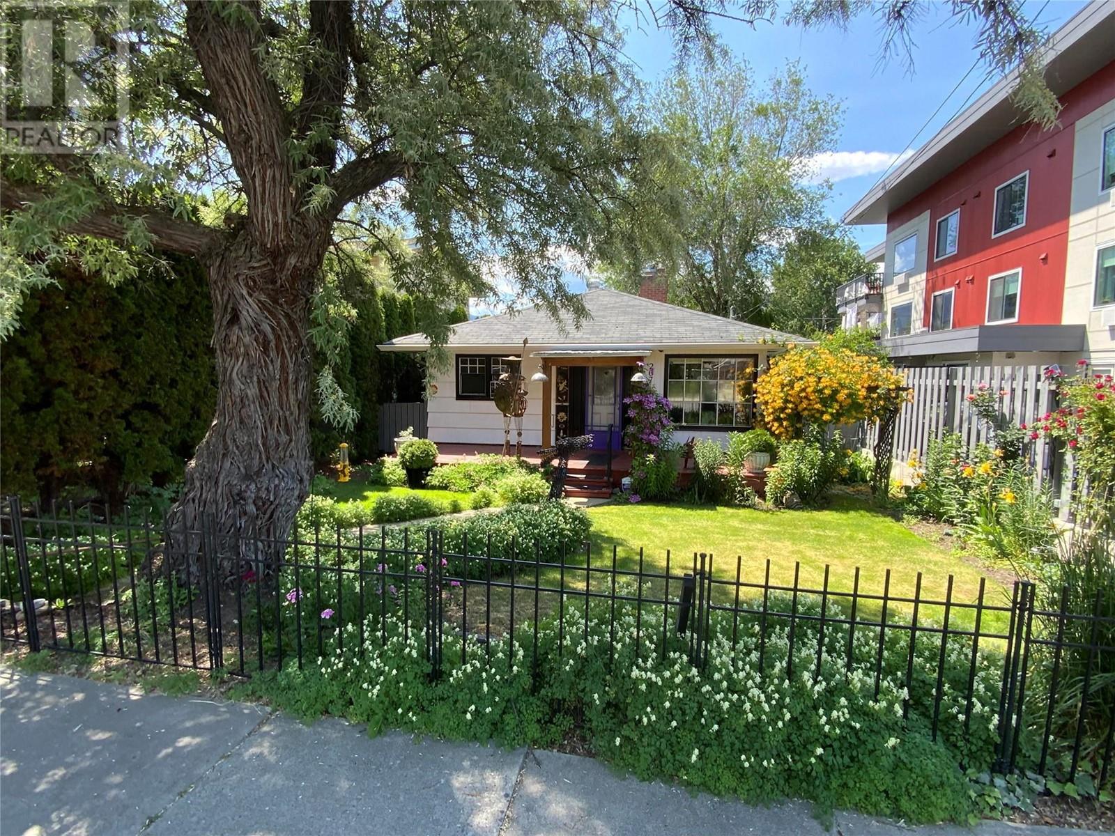 207 MAPLE Street, penticton, British Columbia