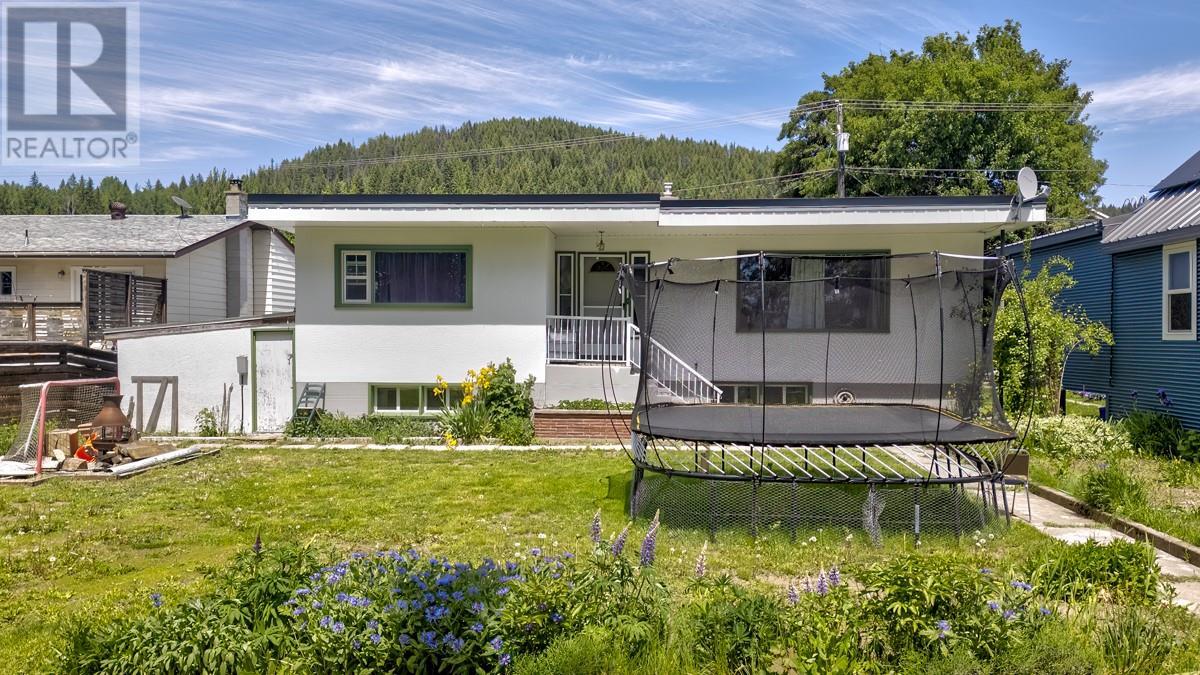 2120 THIRD Avenue, rossland, British Columbia