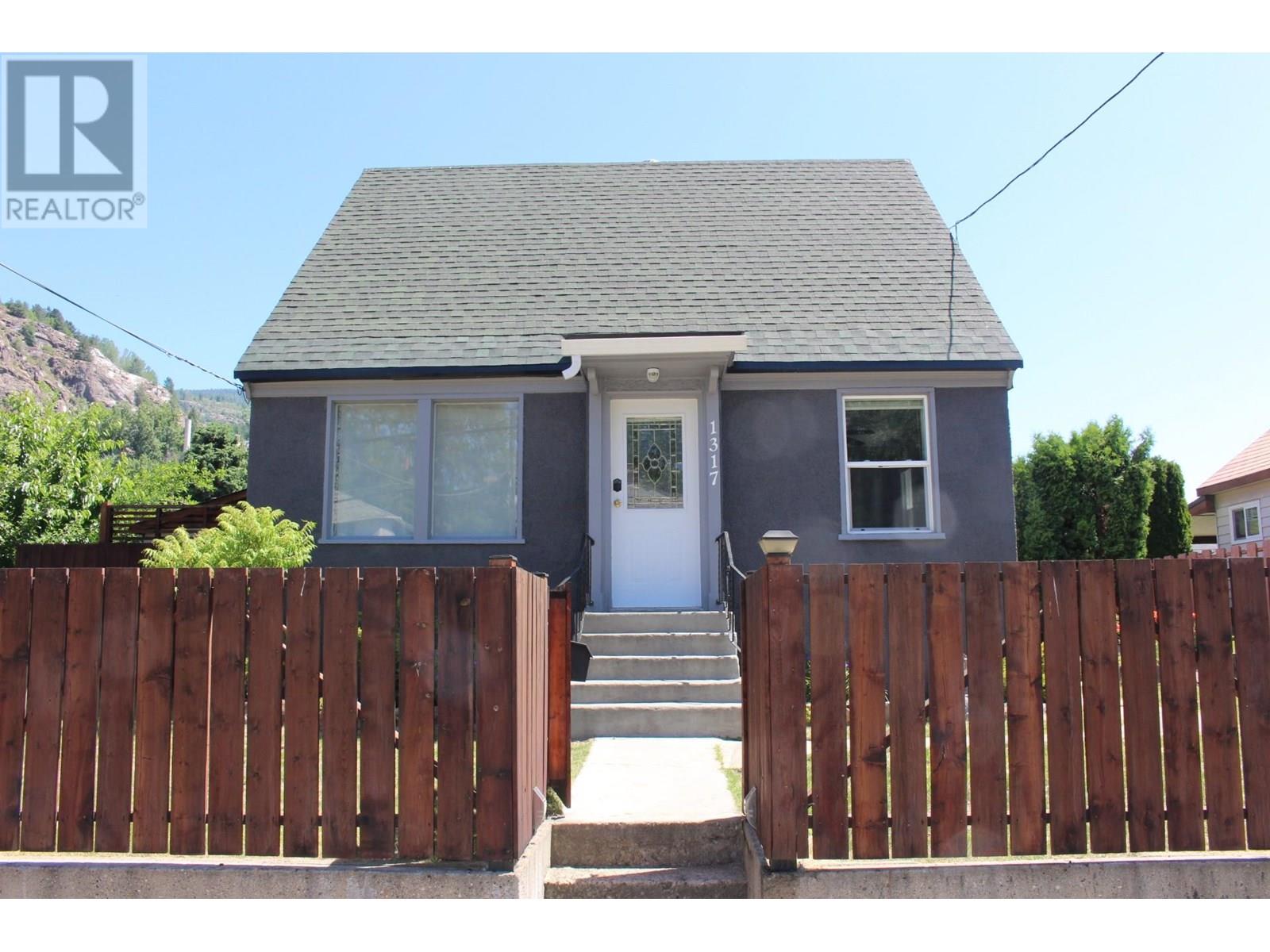 1317 Columbia Avenue, trail, British Columbia