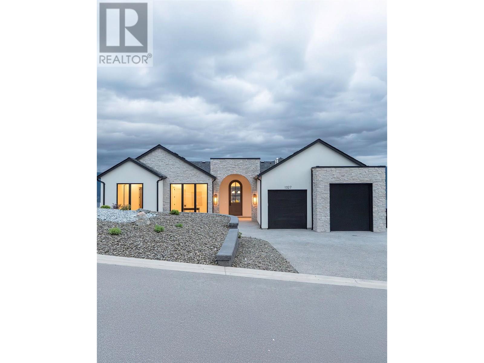 1327 Vineyard Drive, west kelowna, British Columbia