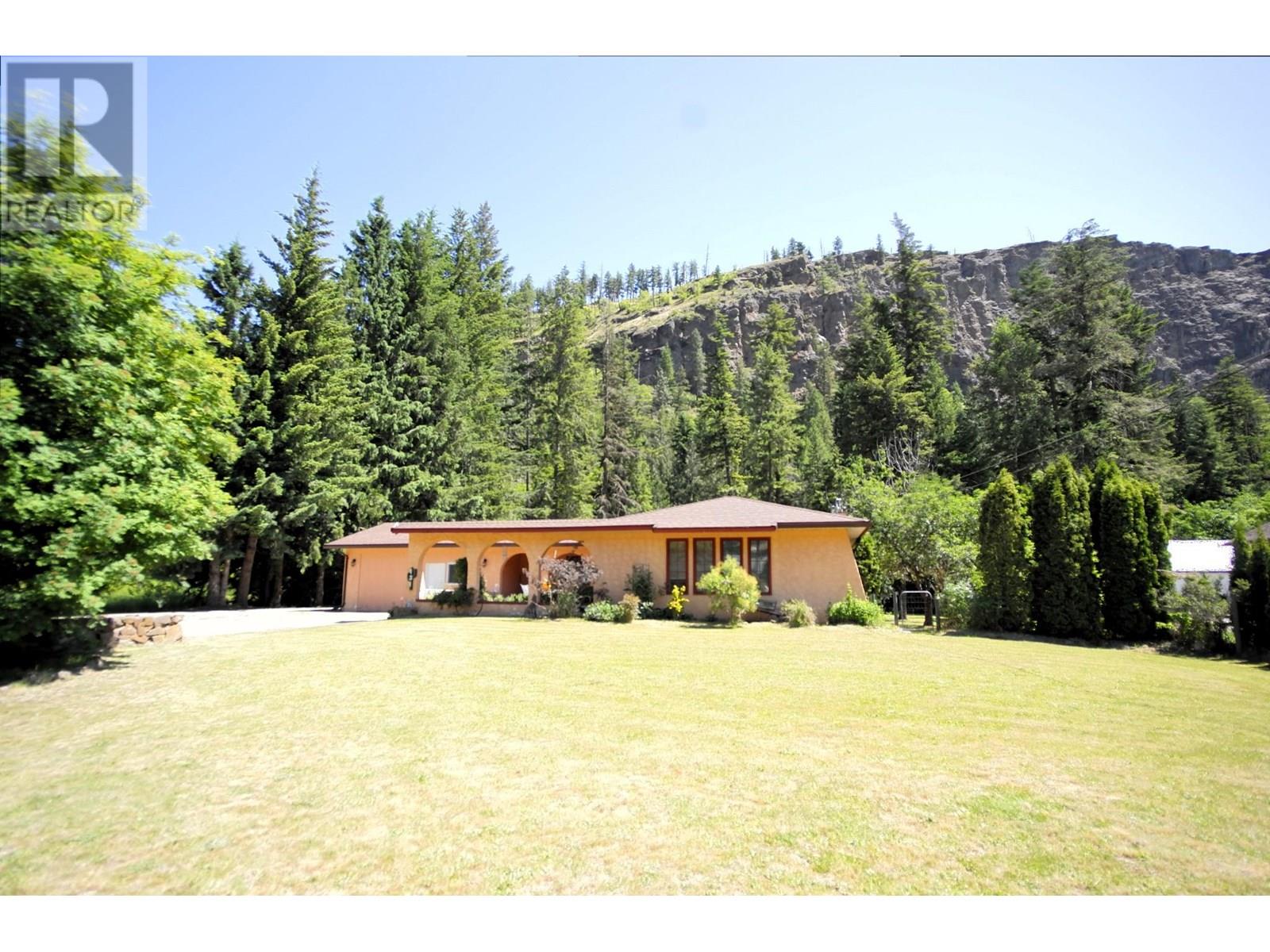 131 SALMON RIVER Road, salmon arm, British Columbia