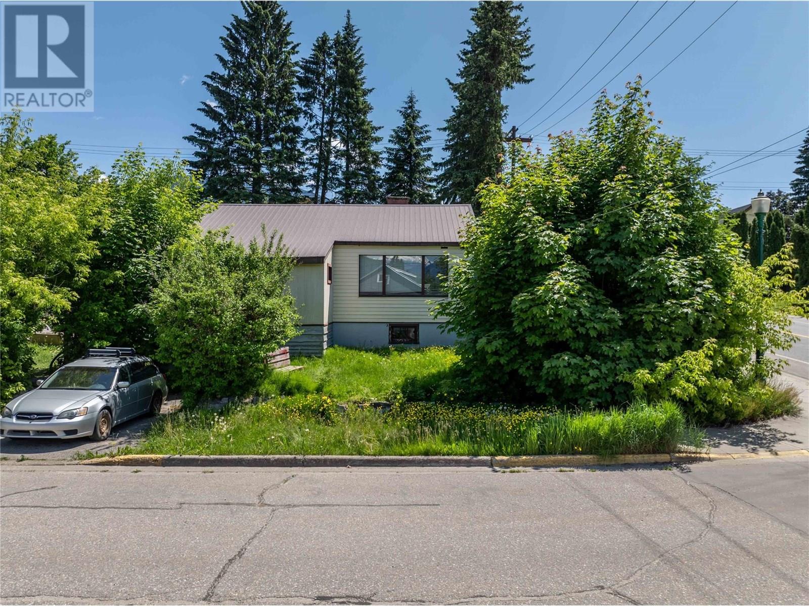 416 Connaught Avenue, revelstoke, British Columbia