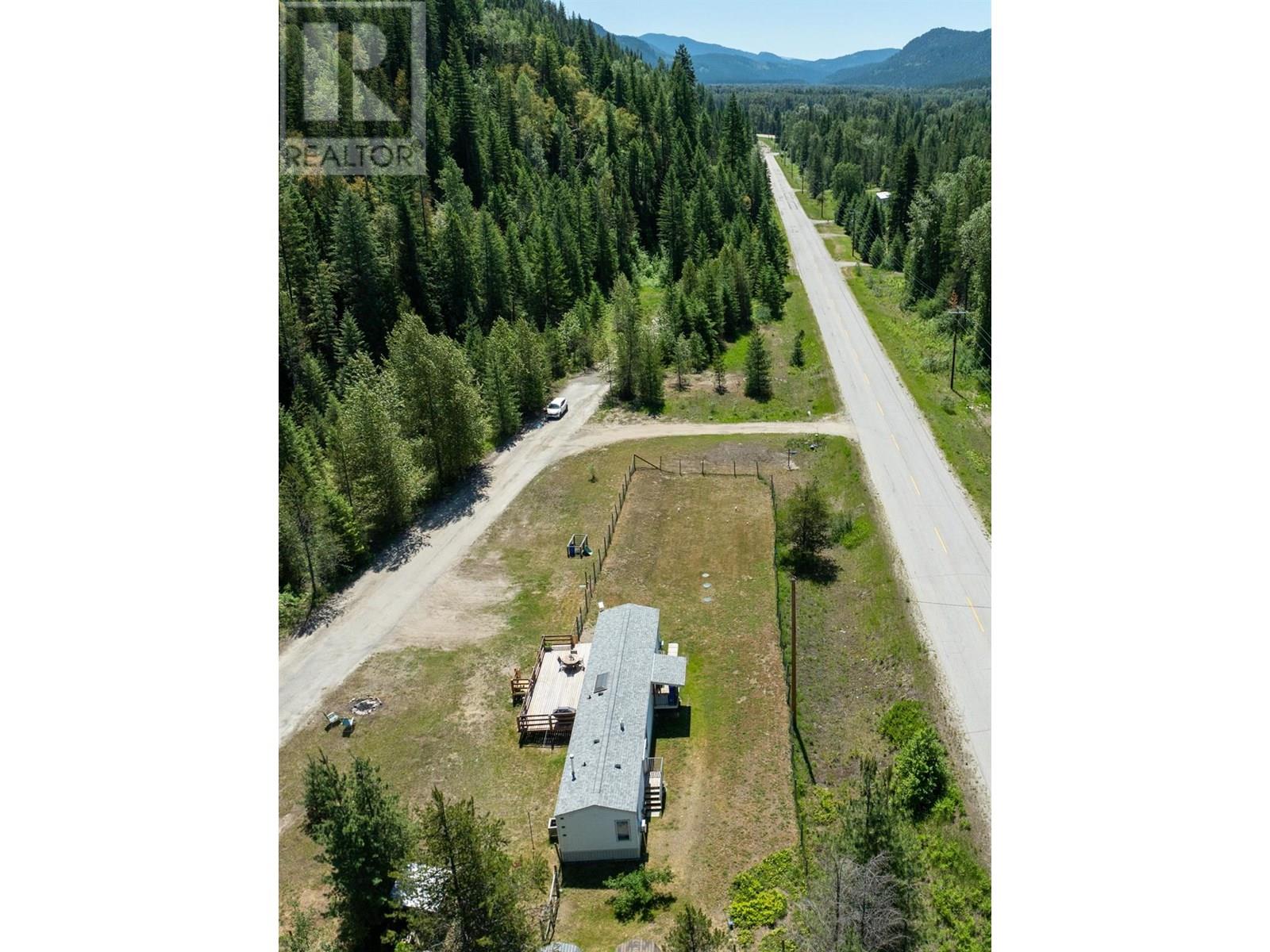 1905 AIRPORT Road, salmo, British Columbia