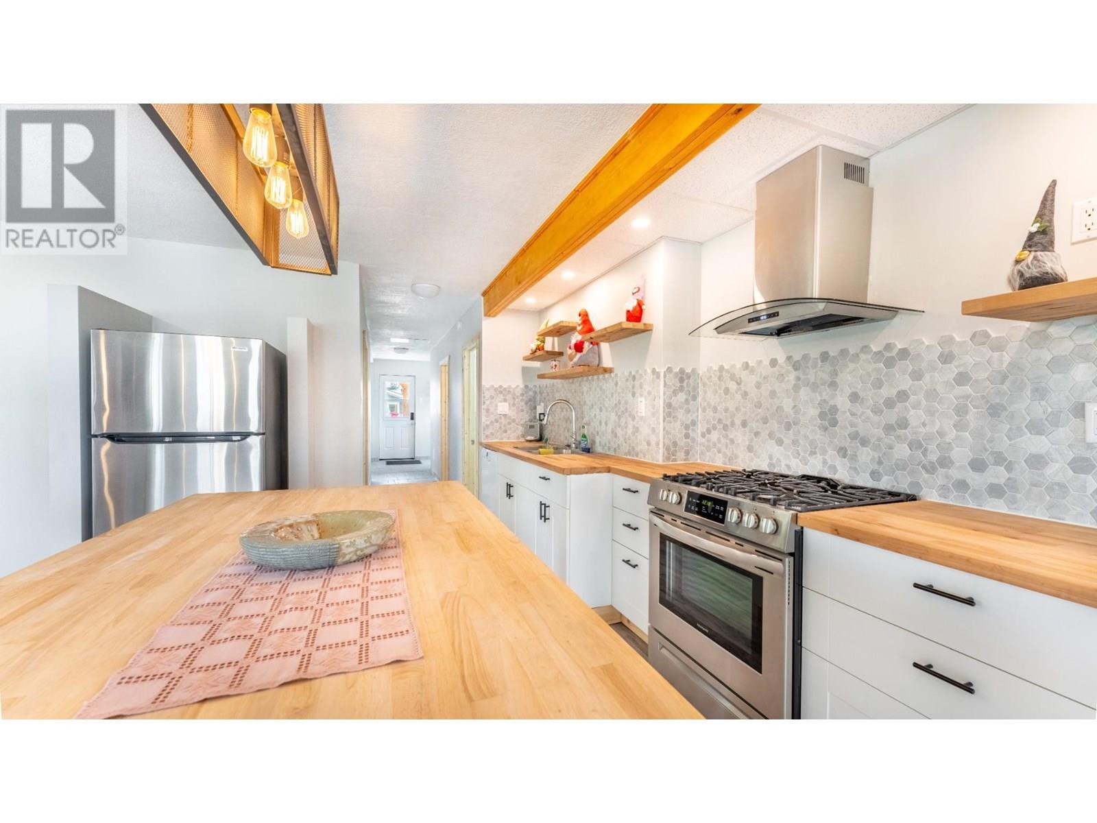 919 REGINA Street, creston, British Columbia