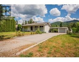 1500 3B Hwy, fruitvale, British Columbia