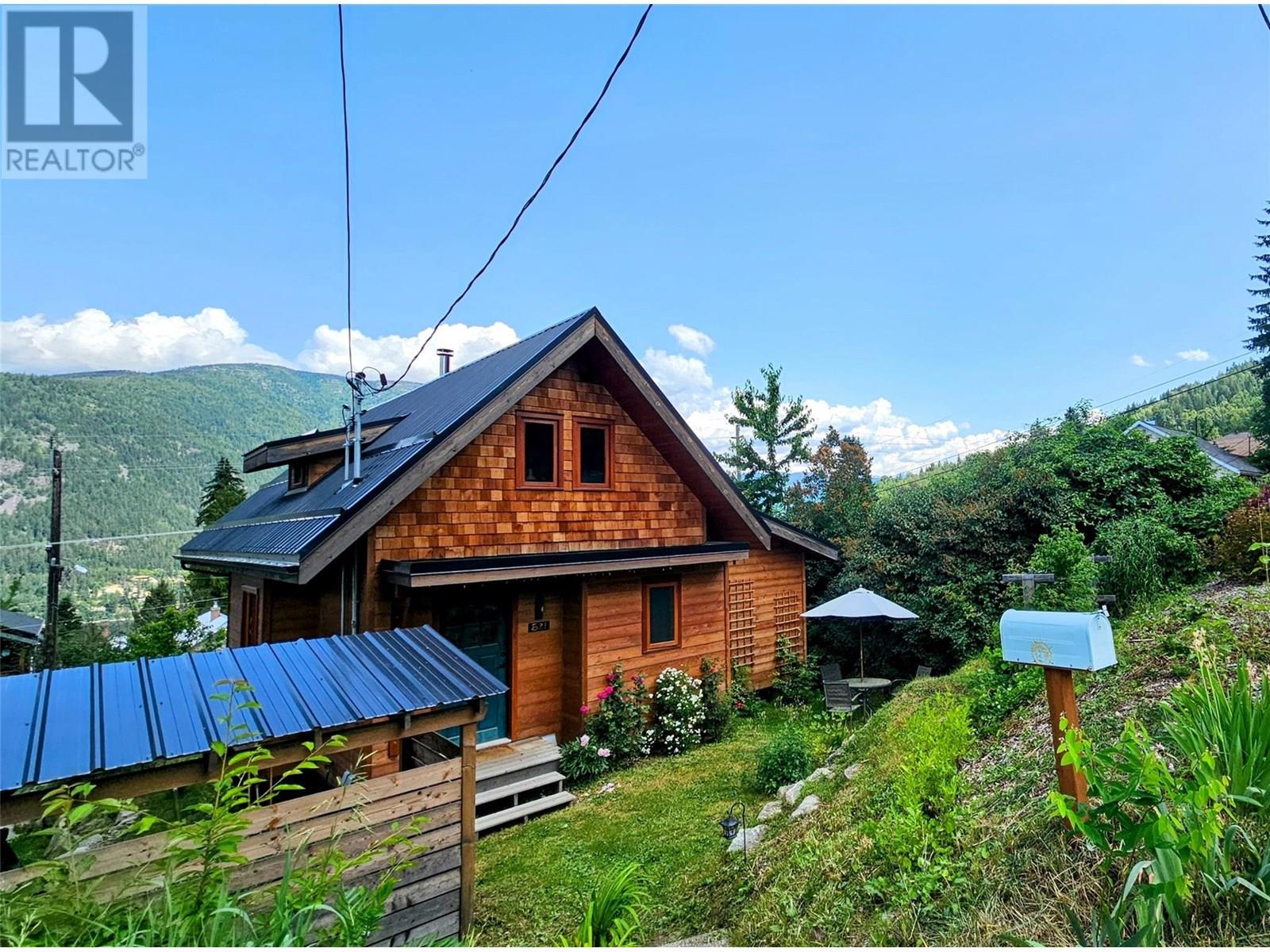 521 Richards Street, nelson, British Columbia