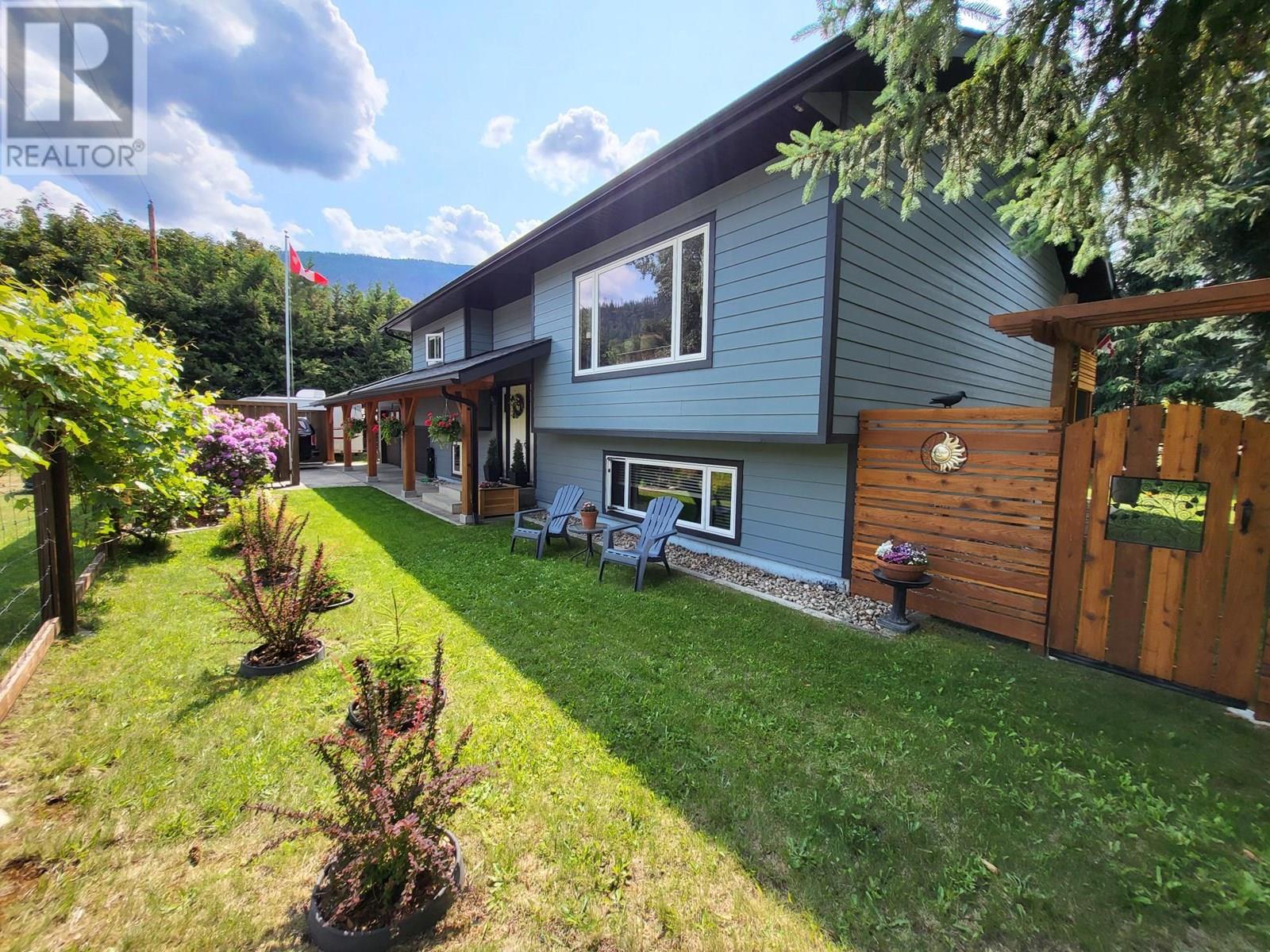 303 DELANY Avenue, slocan, British Columbia